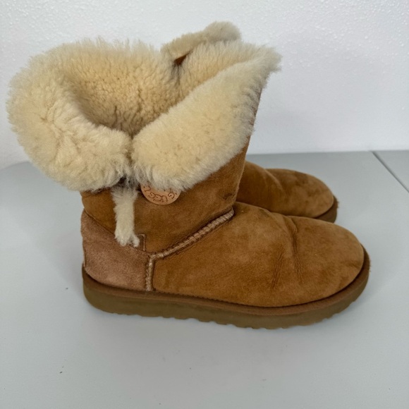 Ugg Classic Bailey Boots with Buttons Size 7 - Picture 1 of 6